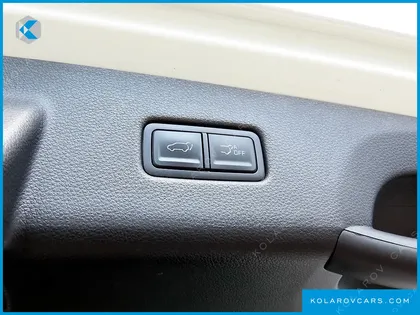 KIA CARNIVAL GASOLINE 7-SEATER OUTDOOR