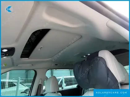 KIA CARNIVAL GASOLINE 7-SEATER OUTDOOR