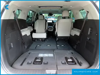 KIA CARNIVAL GASOLINE 7-SEATER OUTDOOR