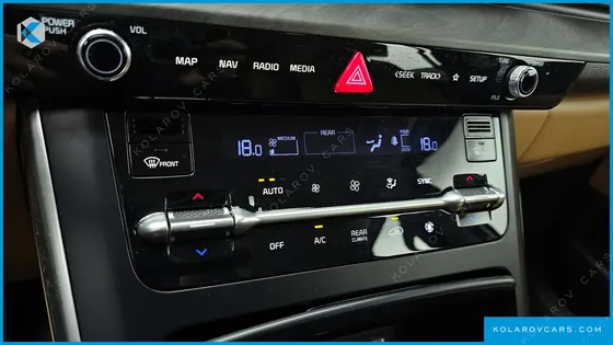 KIA CARNIVAL GASOLINE 9-SEATER PRESTIGE