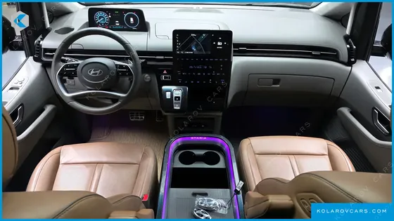 HYUNDAI STARIA 4WD LOUNGE 7-SEATER