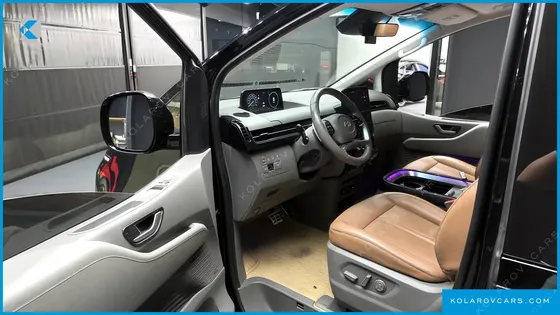 HYUNDAI STARIA 4WD LOUNGE 7-SEATER
