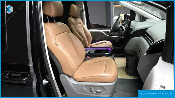 HYUNDAI STARIA 4WD LOUNGE 7-SEATER