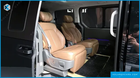 HYUNDAI STARIA 4WD LOUNGE 7-SEATER