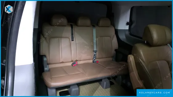 HYUNDAI STARIA 4WD LOUNGE 7-SEATER