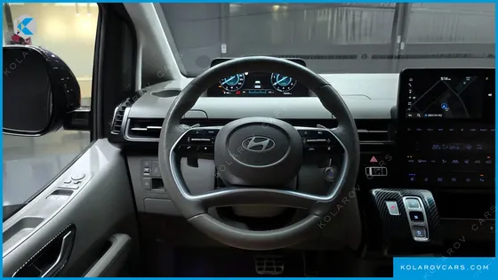 HYUNDAI STARIA 4WD LOUNGE 7-SEATER