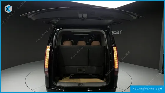 HYUNDAI STARIA 4WD LOUNGE 7-SEATER