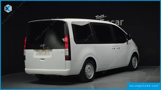 HYUNDAI STARIA 4WD TOURER 11-SEATER