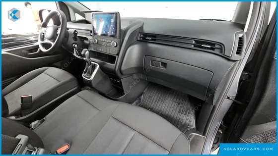 HYUNDAI STARIA CARGO 3-SEATER