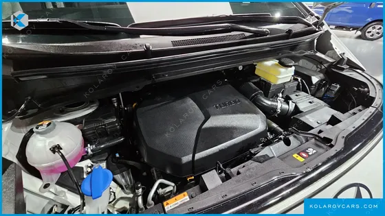 HYUNDAI STARIA 4WD LOUNGE 9-SEATER