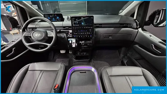 HYUNDAI STARIA 4WD LOUNGE 9-SEATER
