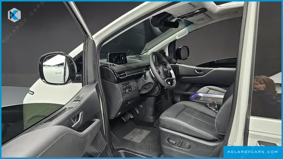 HYUNDAI STARIA 4WD LOUNGE 9-SEATER