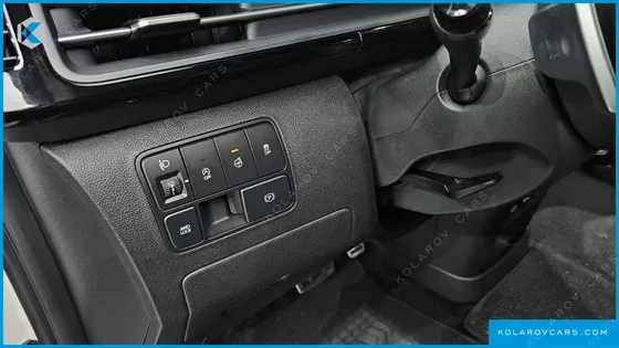 HYUNDAI STARIA 4WD LOUNGE 9-SEATER
