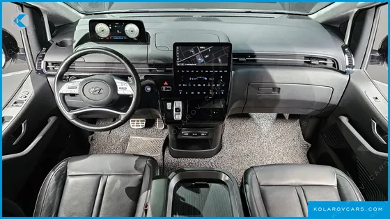 HYUNDAI STARIA LOUNGE 9-SEATER