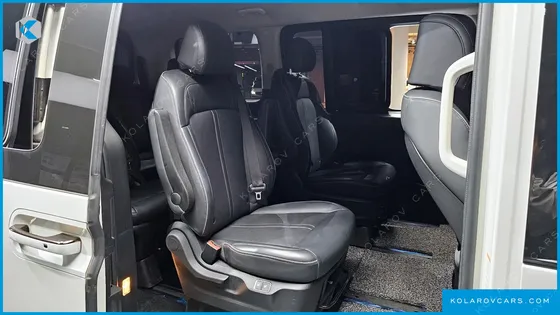 HYUNDAI STARIA LOUNGE 9-SEATER