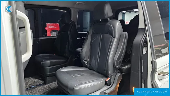 HYUNDAI STARIA LOUNGE 9-SEATER