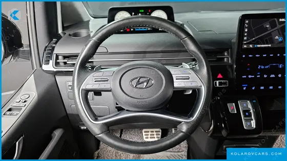 HYUNDAI STARIA LOUNGE 9-SEATER