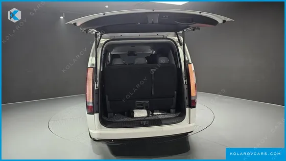 HYUNDAI STARIA LOUNGE 9-SEATER