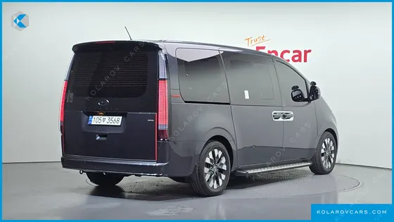 HYUNDAI STARIA 4WD LOUNGE 9-SEATER