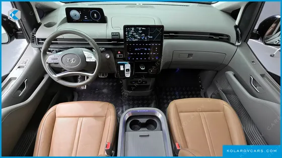 HYUNDAI STARIA 4WD LOUNGE 9-SEATER