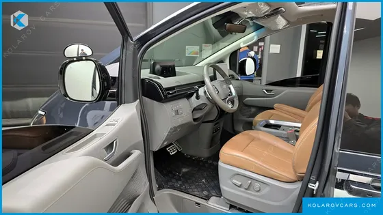 HYUNDAI STARIA 4WD LOUNGE 9-SEATER