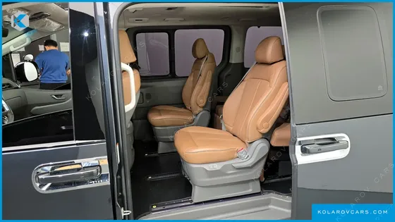 HYUNDAI STARIA 4WD LOUNGE 9-SEATER