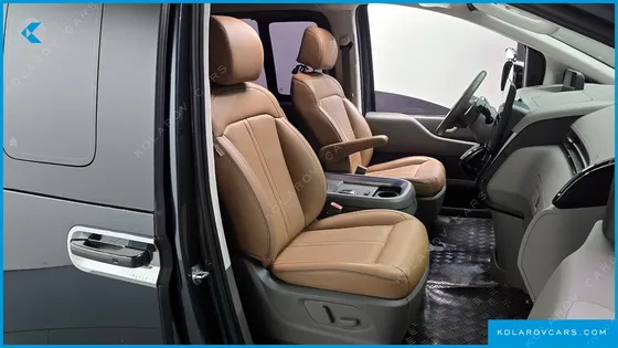 HYUNDAI STARIA 4WD LOUNGE 9-SEATER
