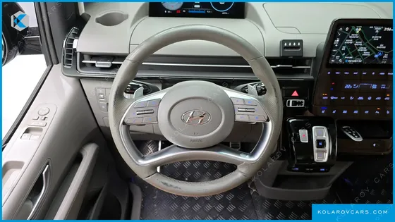 HYUNDAI STARIA 4WD LOUNGE 9-SEATER