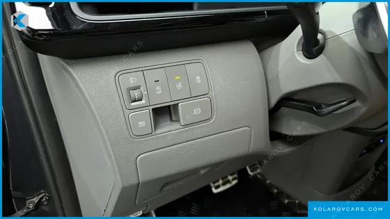 HYUNDAI STARIA 4WD LOUNGE 9-SEATER