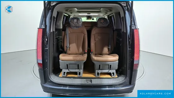 HYUNDAI STARIA 4WD LOUNGE 9-SEATER