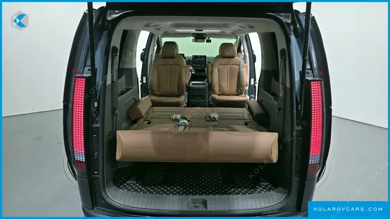HYUNDAI STARIA 4WD LOUNGE 9-SEATER