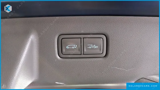 HYUNDAI STARIA 4WD LOUNGE 9-SEATER