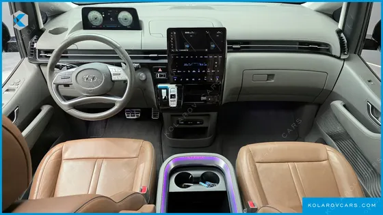 HYUNDAI STARIA 4WD LOUNGE 7-SEATER