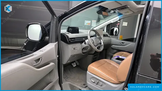 HYUNDAI STARIA 4WD LOUNGE 7-SEATER