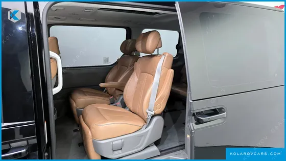 HYUNDAI STARIA 4WD LOUNGE 7-SEATER