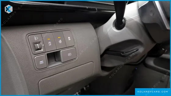 HYUNDAI STARIA 4WD LOUNGE 7-SEATER