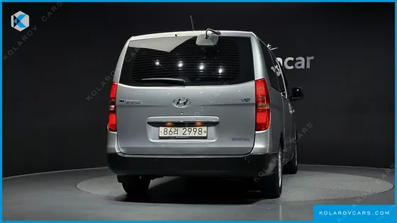 HYUNDAI STAREX VAN 5-SEATER