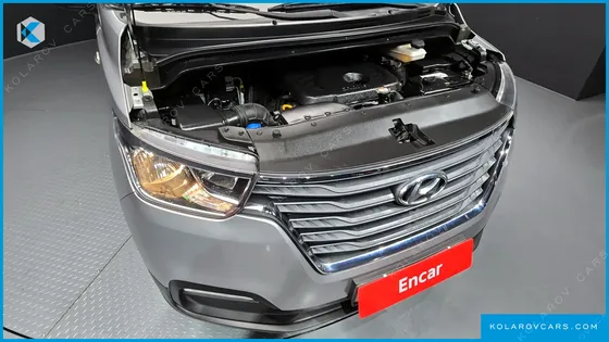 HYUNDAI STAREX VAN 5-SEATER