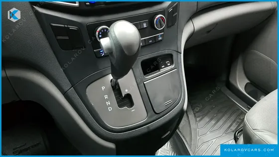 HYUNDAI STAREX VAN 5-SEATER