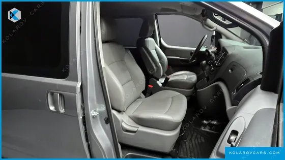 HYUNDAI STAREX VAN 5-SEATER