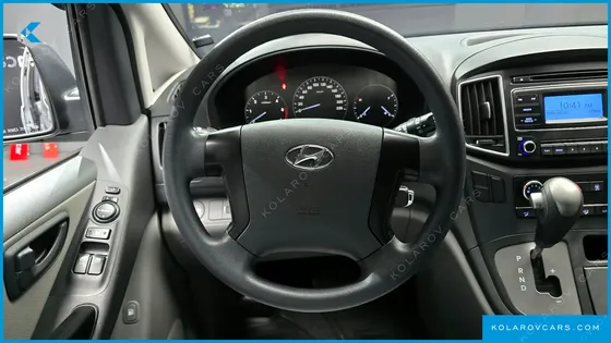 HYUNDAI STAREX VAN 5-SEATER