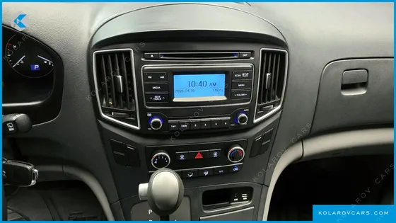 HYUNDAI STAREX VAN 5-SEATER