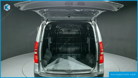 HYUNDAI STAREX VAN 5-SEATER