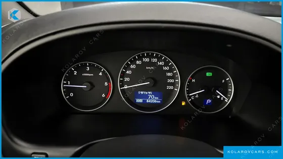 HYUNDAI STAREX VAN 3-SEATER
