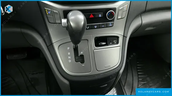 HYUNDAI STAREX VAN 3-SEATER