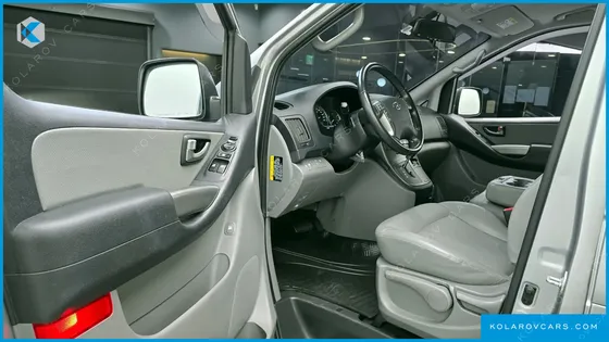 HYUNDAI STAREX VAN 3-SEATER