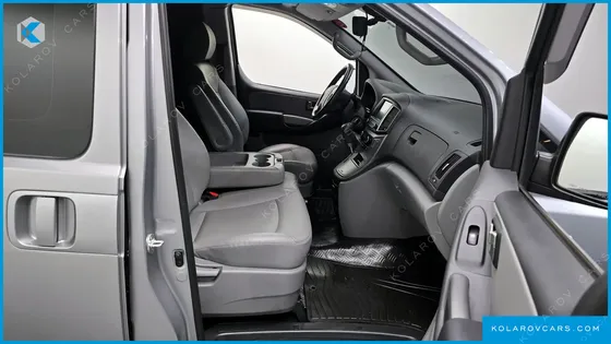 HYUNDAI STAREX VAN 3-SEATER