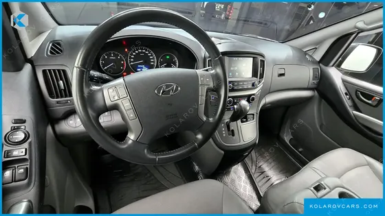 HYUNDAI STAREX VAN 3-SEATER