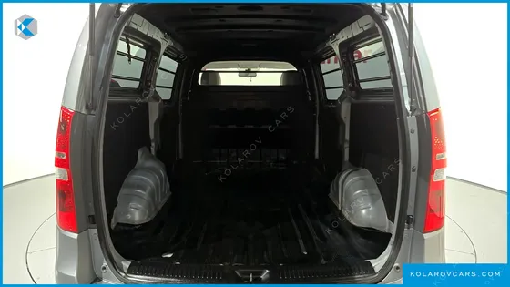 HYUNDAI STAREX VAN 3-SEATER