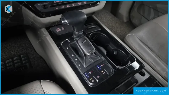 KIA CARNIVAL 7-SEATER LIMOUSINE